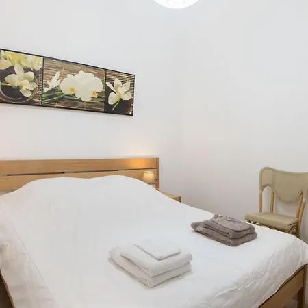 La Grande Maison Au Coeur Du Village De En Re Nyaraló *