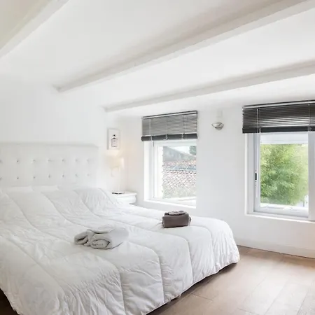 La Grande Maison Au Coeur Du Village De En Re Nyaraló *